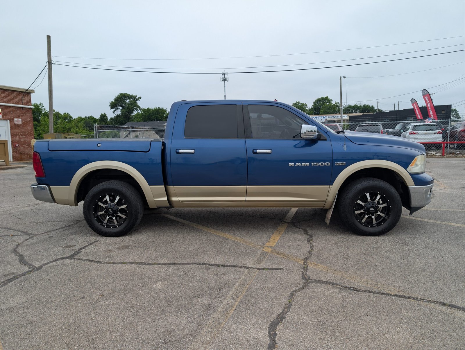 
								Ram 1500 V8 Hemi 2011 full									