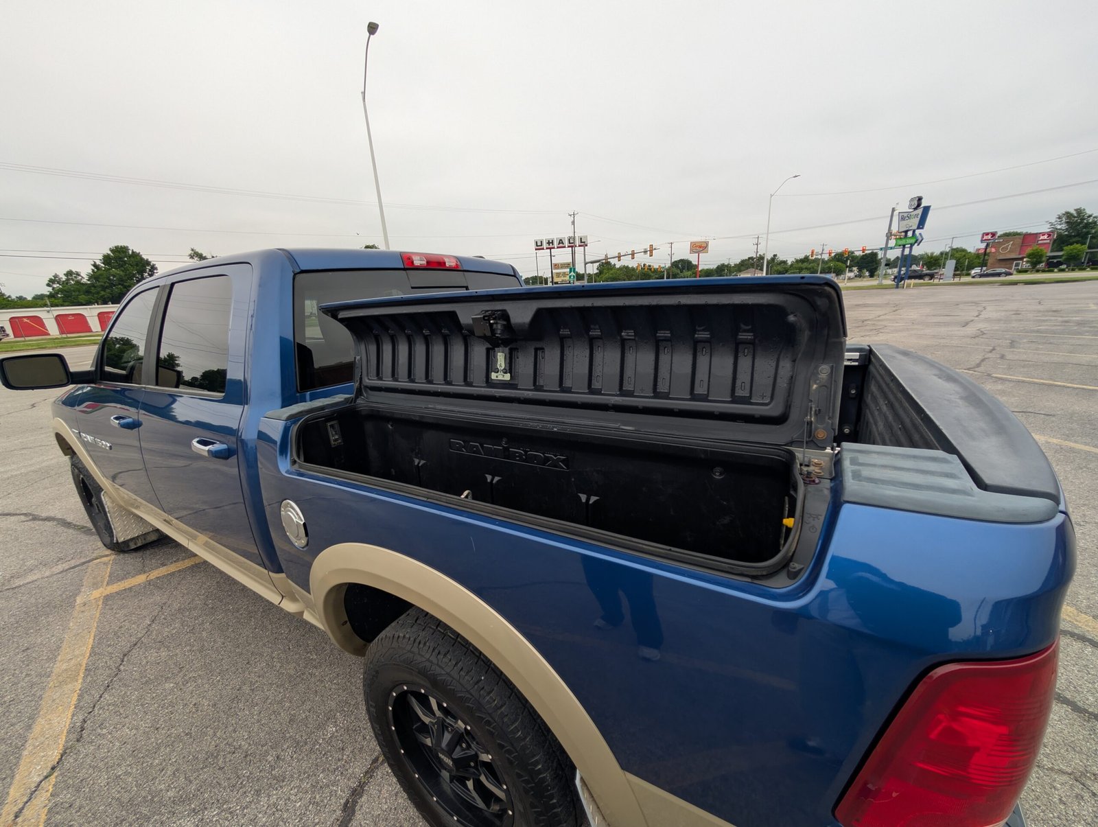 
								Ram 1500 V8 Hemi 2011 full									