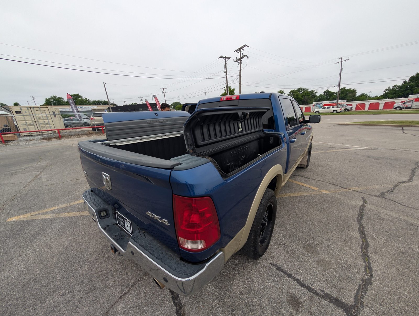 
								Ram 1500 V8 Hemi 2011 full									