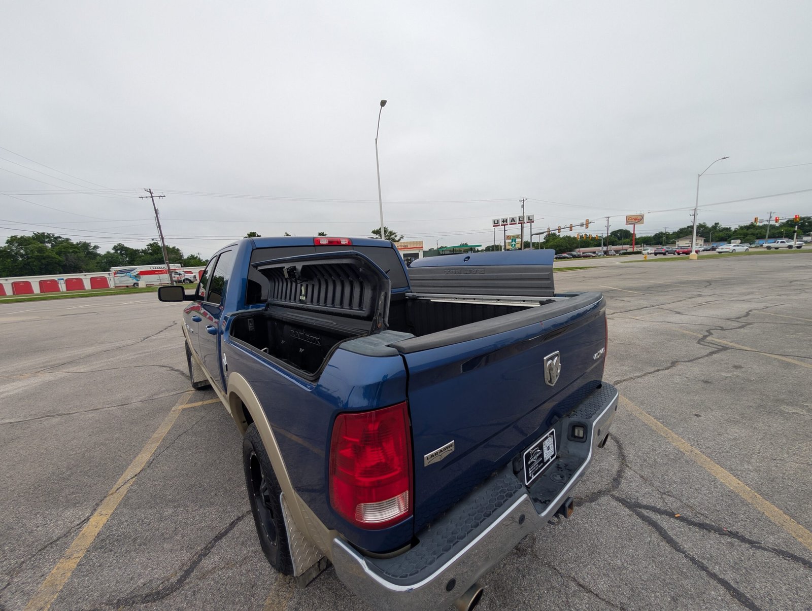 
								Ram 1500 V8 Hemi 2011 full									