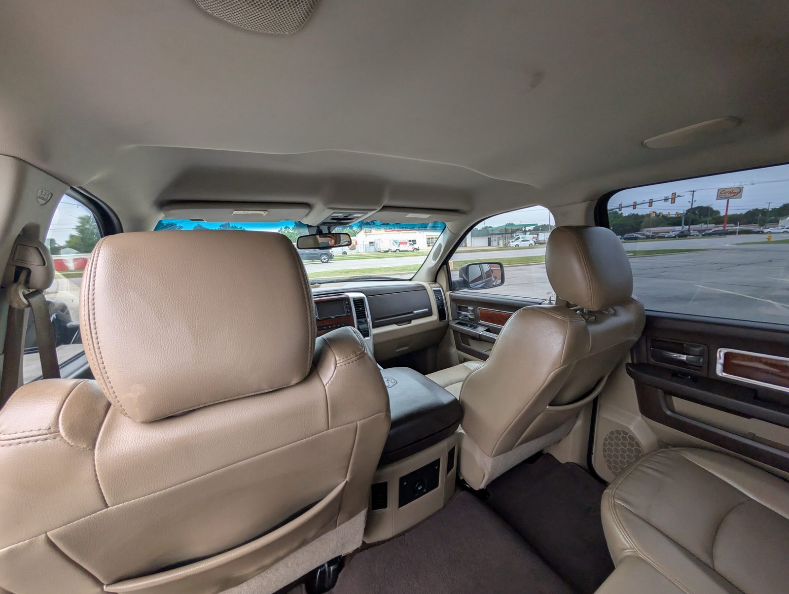
								Ram 1500 V8 Hemi 2011 full									