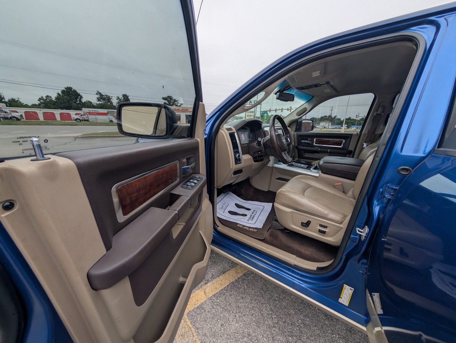 
								Ram 1500 V8 Hemi 2011 full									