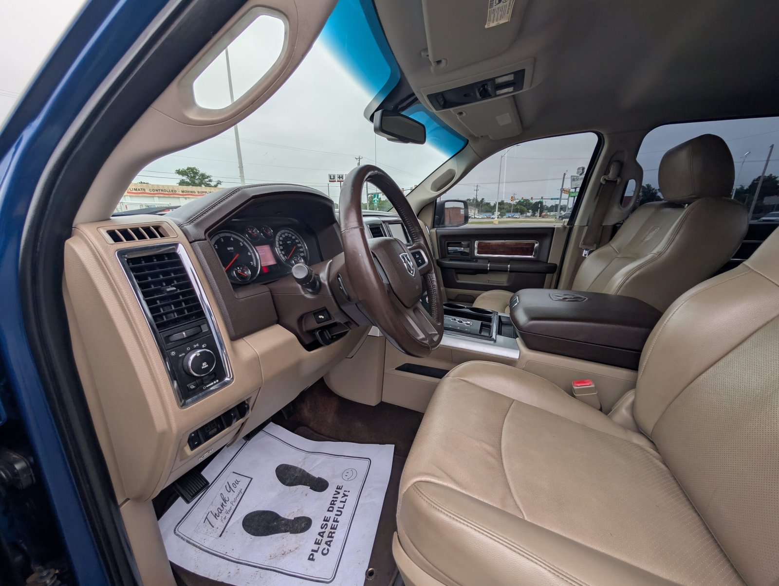
								Ram 1500 V8 Hemi 2011 full									