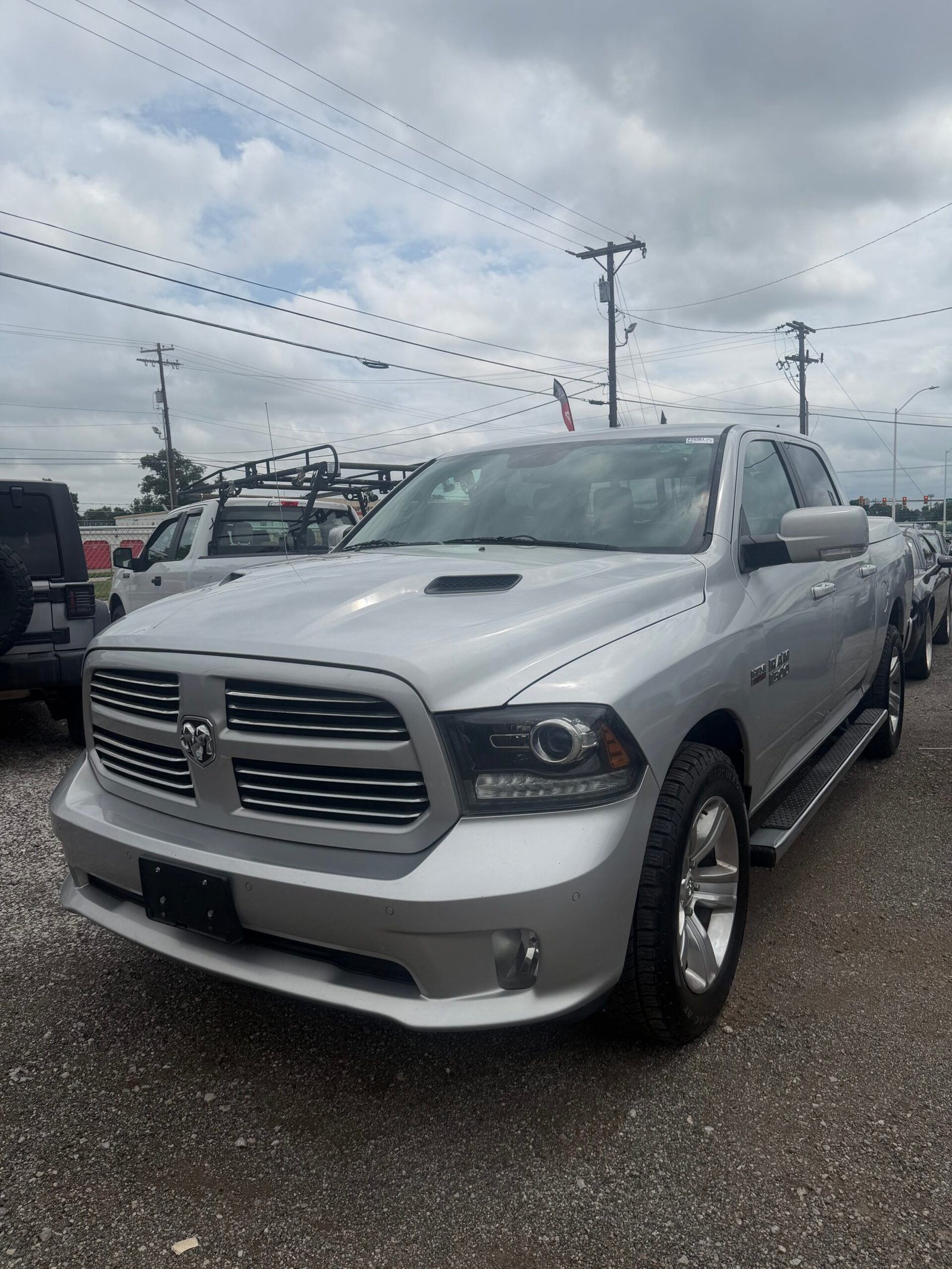 
								Ram 1500 Sport full									