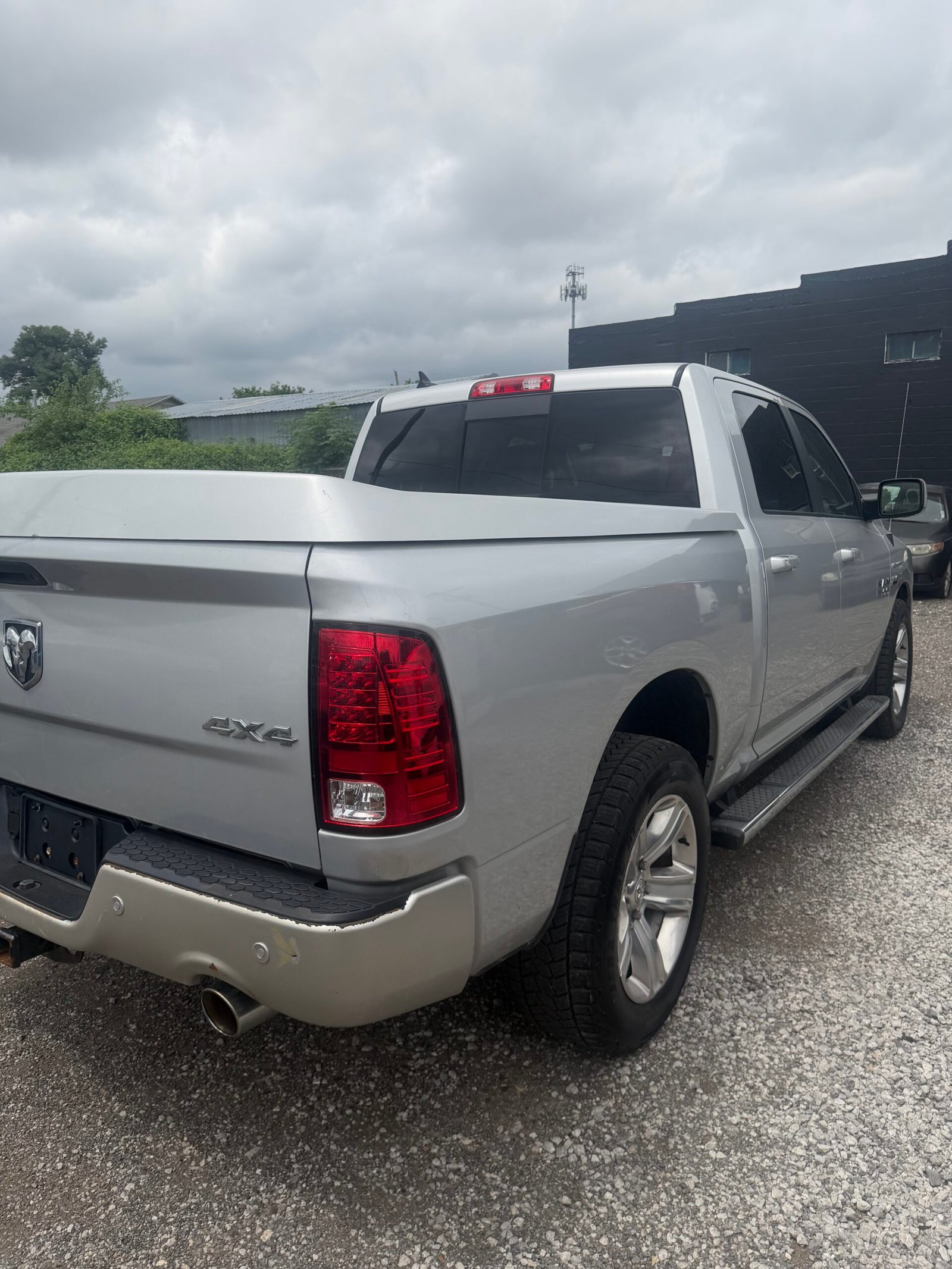 
								Ram 1500 Sport full									