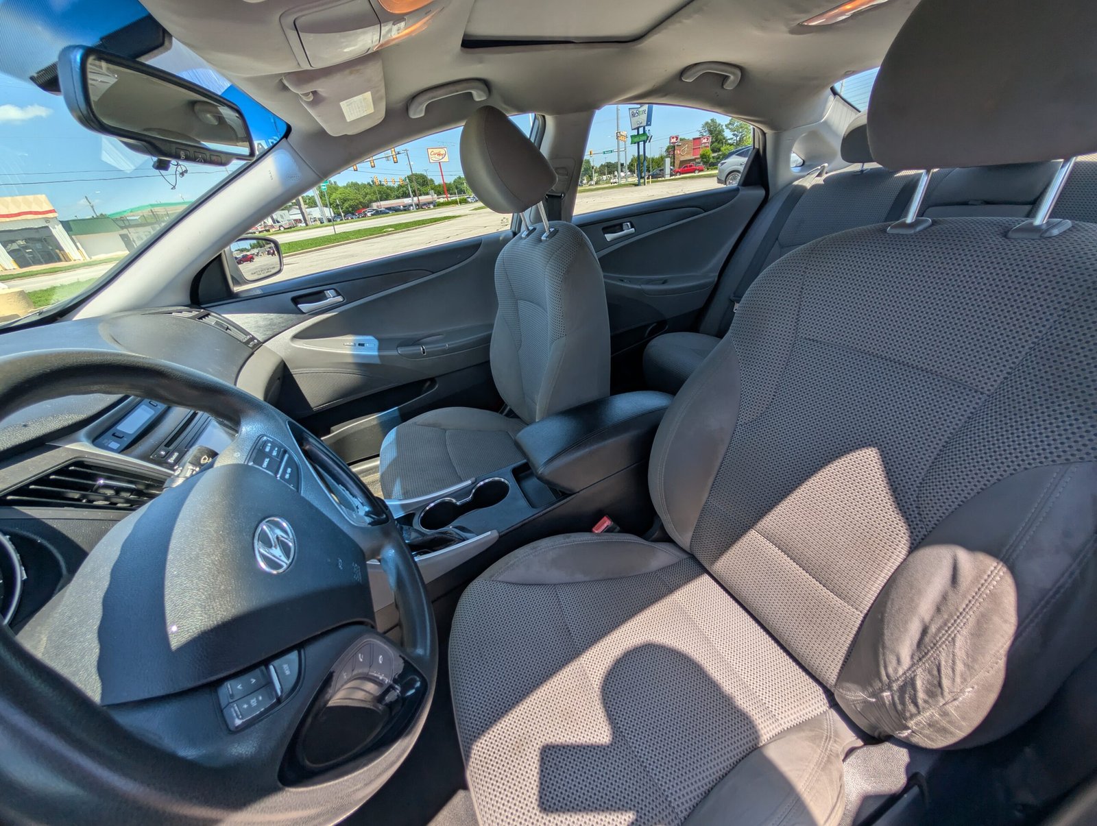 
								Hyundai Sonata 2012 full									