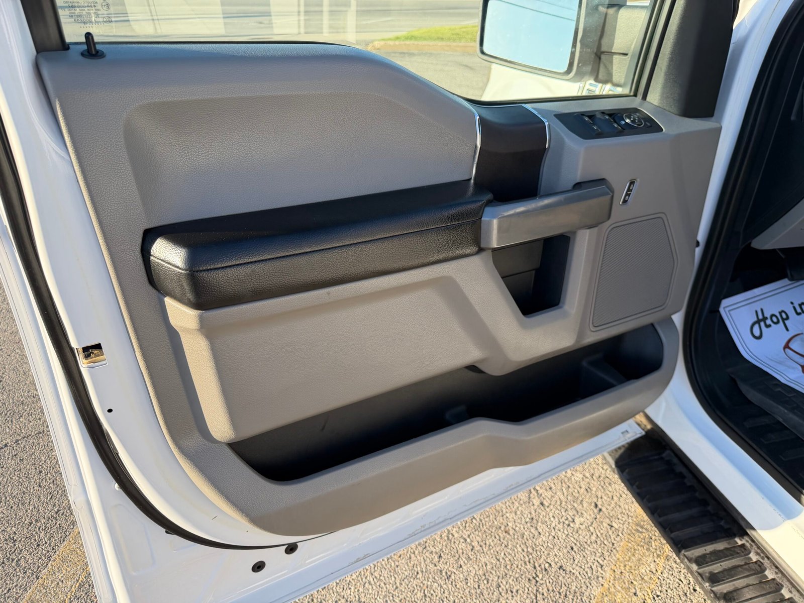 
								2019 Ford F150 XLT full									