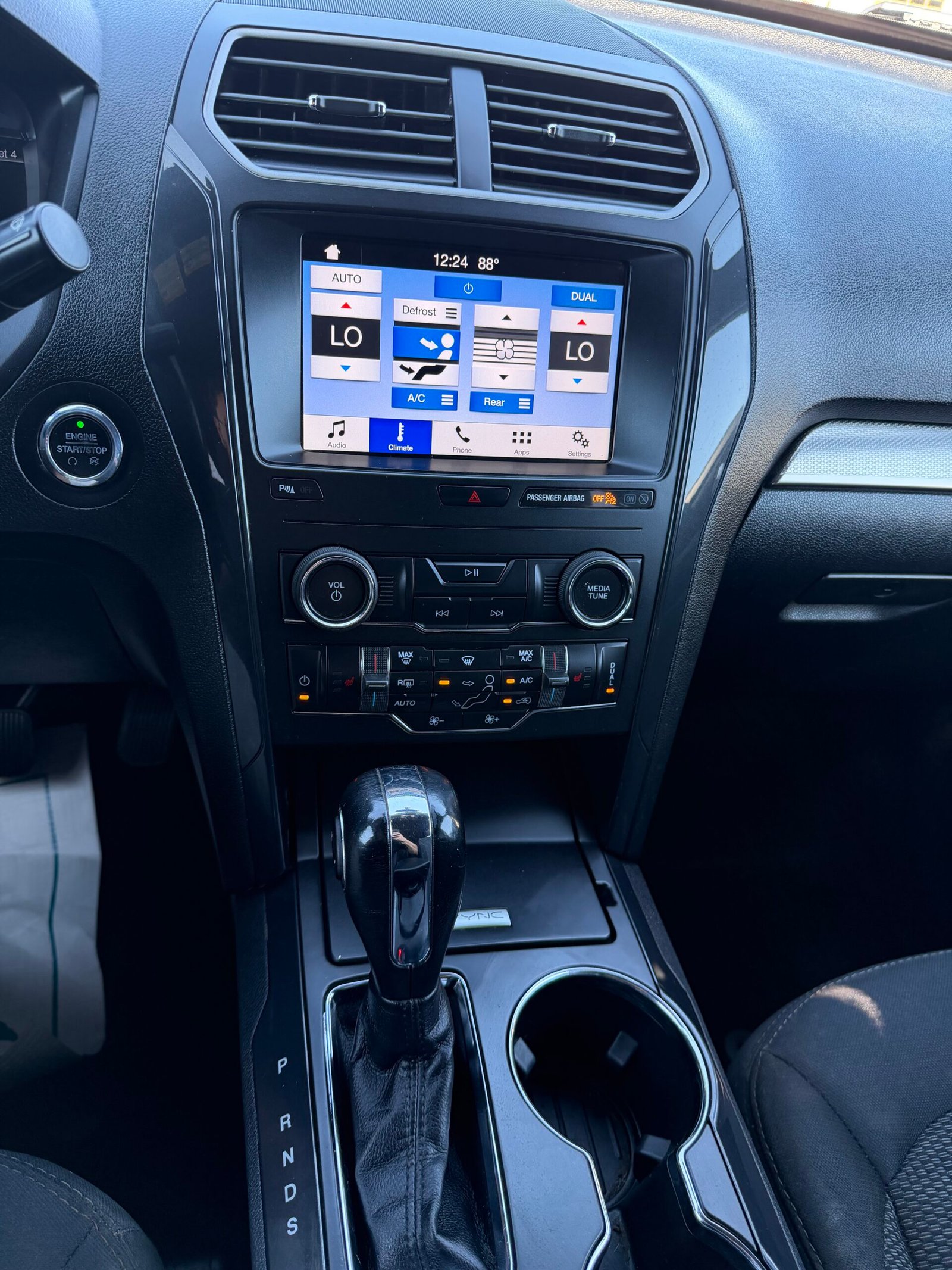 
								2019 Ford Explorer XLT full									