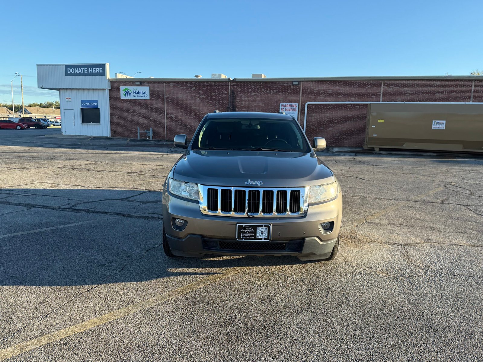 
								2012 Jeep Grand Cherokee  LAREDO full									