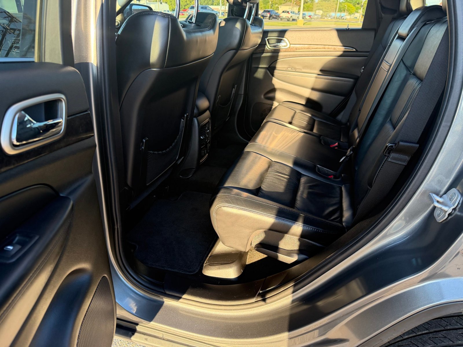 
								2012 Jeep Grand Cherokee  LAREDO full									