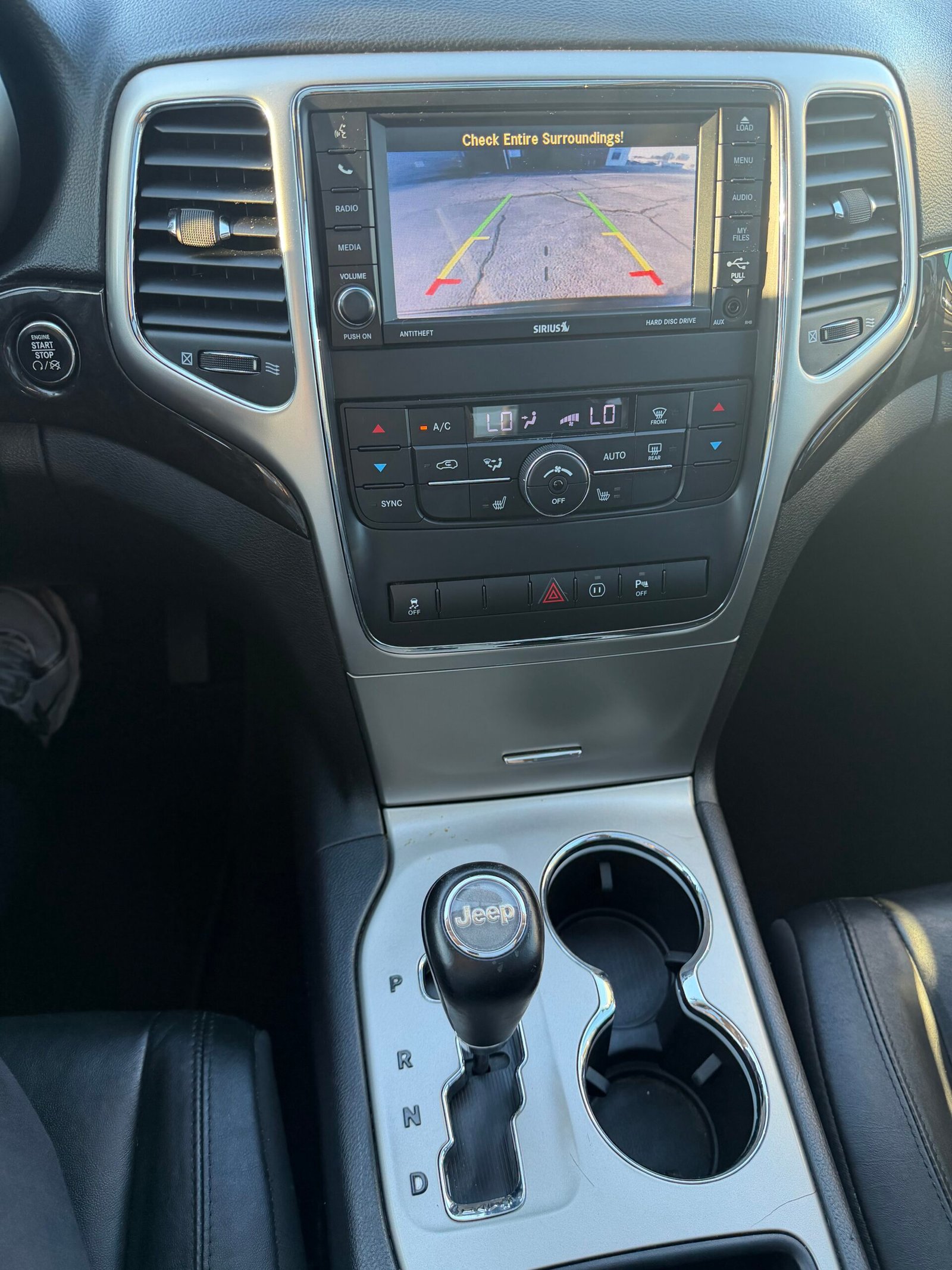 
								2012 Jeep Grand Cherokee  LAREDO full									